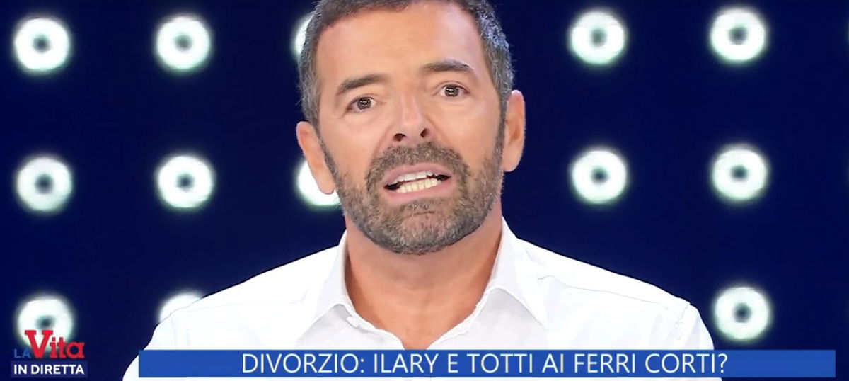 Alberto Matano, la sua posizione sul gossip Ilary-Totti: “Blasi accusata di aver mentito, ma…” article-post