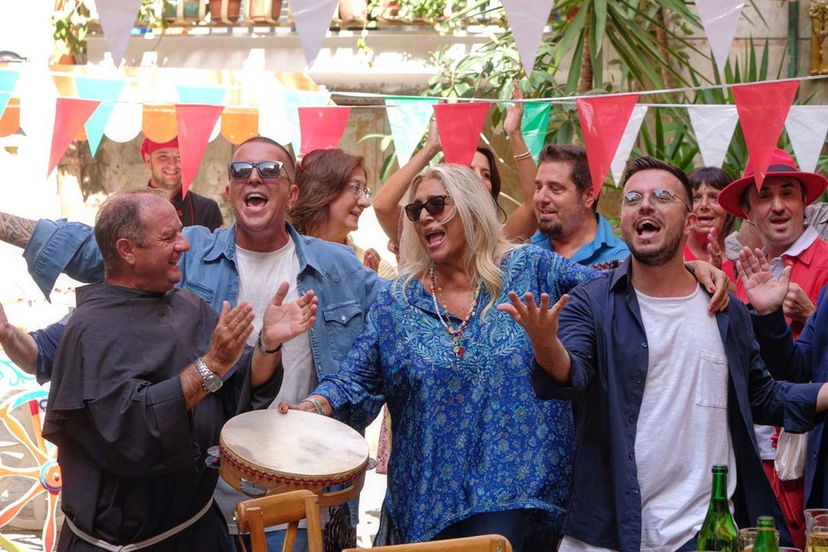 Sigla Domenica In: “Un giorno eccezionale”, chi la canta? Il video con Mara Venier preview