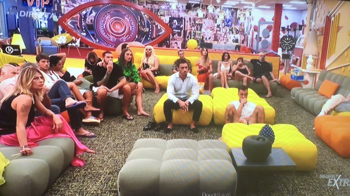 I vipponi del GF Vip 7 scoprono che Giorgia Meloni ha vinto le Elezioni: ecco le reazioni nella Casa – VIDEO article-post