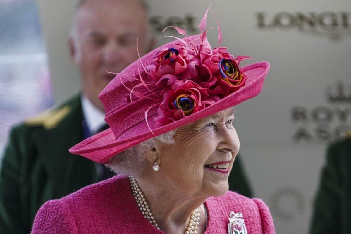 La Regina Elisabetta supportava la comunità LGBTQIA+: ecco i sei momenti iconici article-post