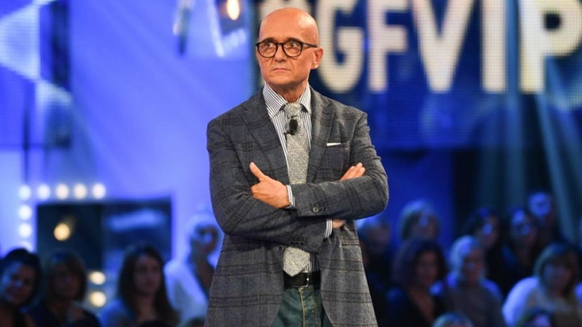 Il GF Vip “sfida” le elezioni: Signorini svela cosa accadrà ai Vipponi che vorranno votare preview