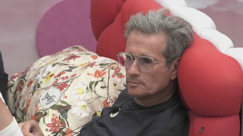 Charlie e Luca preoccupati per Marco Bellavia: “Uscirà pazzo”, poi il retroscena sul confessionale “chi sono questi?” preview