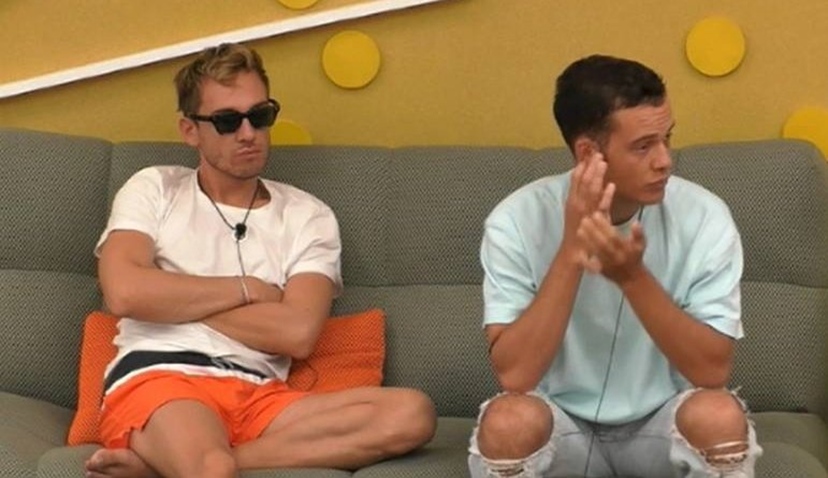 Edoardo parla della cotta di Alberto e fa uno scivolone: la frase che non piace al pubblico – VIDEO preview