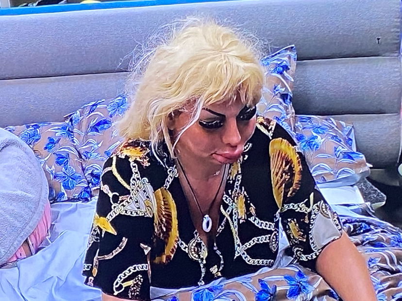 Elenoire Ferruzzi vive nell’attico di CityLife? Macchè! Spunta la segnalazione: “Abita in una casa popolare” preview