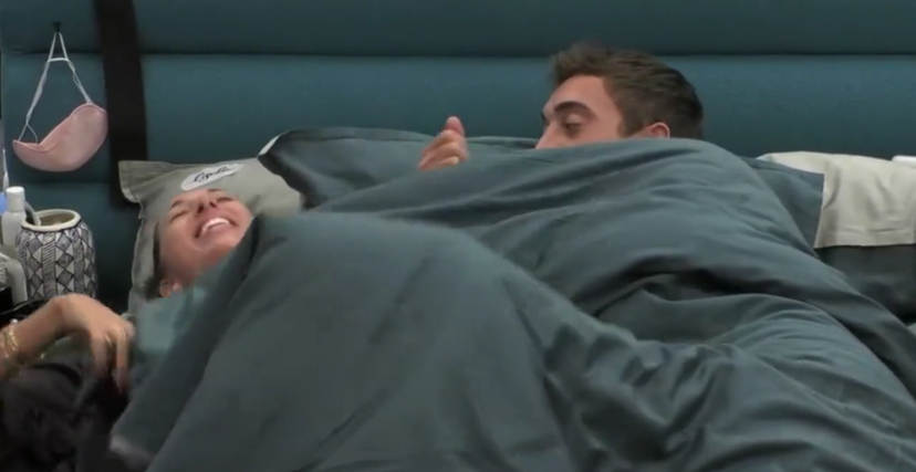 Antonino e Giaele sotto le coperte al GF Vip, avvicinamento bollente: spunta un “particolare” – VIDEO preview