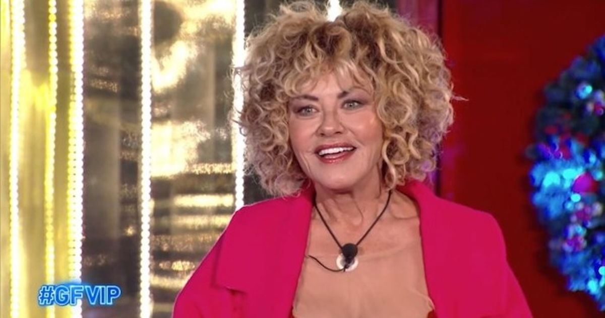 Scivolone per Eva Grimaldi: “Uomo di m*rda” a Elenoire Ferruzzi, sdegno sui social article-post