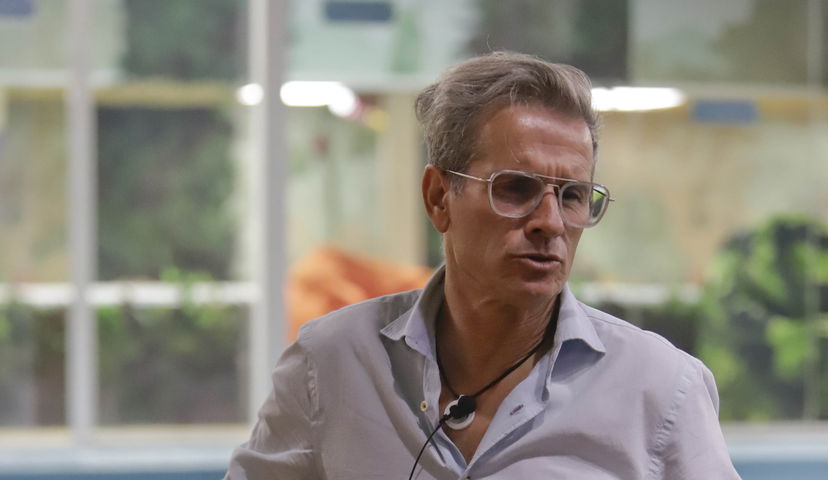 Le squallide offese ricevute da Marco Bellavia, ecco tutti i video del Grande Fratello Vip preview