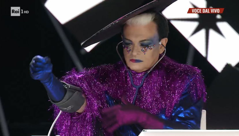 “Un’ambulanza, mi sento male!”: Malgioglio diventa un meme per l’esibizione di Valeria Marini a Tale e Quale Show preview