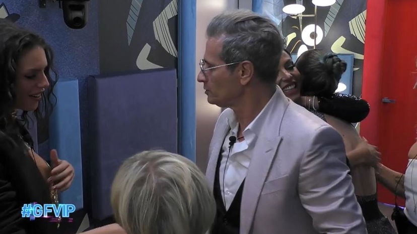 Marco Bellavia si ritira dal GF Vip: “Situazione più grave del previsto, condizione incompatibile” preview