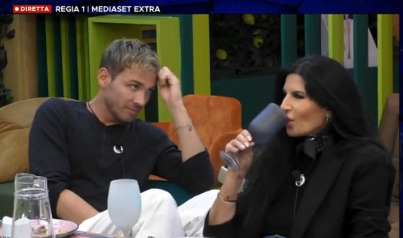 Pamela Prati sei anni fa prendeva un taxi: il memorabile momento al GF Vip e aneddoto sulla canzone preview