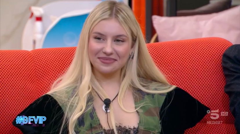 Micol parla della sorella Clizia Incorvaia: “Il rapporto con lei l’ho recuperato a 18 anni”, il racconto inedito preview