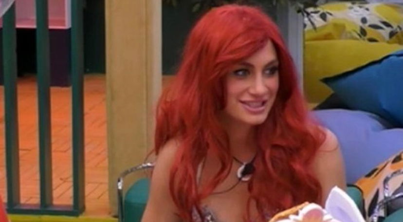 La lettera dell’ex fidanzato di Nikita Pelizion: “Avevo problemi economici e tu mi hai lasciato”, accuse e rancori preview