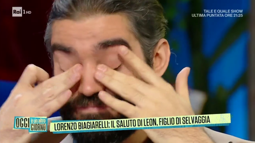 Lorenzo Biagiarelli piange in diretta tv per il figlio di Selvaggia Lucarelli, la reazione di Serena Bortone – VIDEO preview