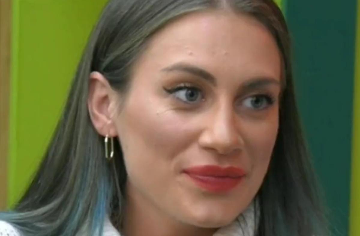 Nikita si apre con Onestini e riemerge il passato difficile: “Mi mettevo nel cuscino per non sentire le urla” article-post