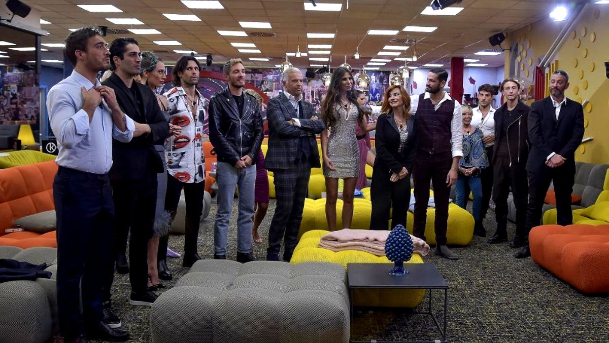 Ipotesi Covid al GF Vip: come è entrato nella Casa? Parla opinionista article-post