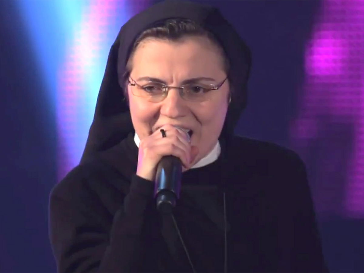 Che fine ha fatto Suor Cristina? Cosa fa oggi: la nuova vita dopo The Voice e J-Ax article-post