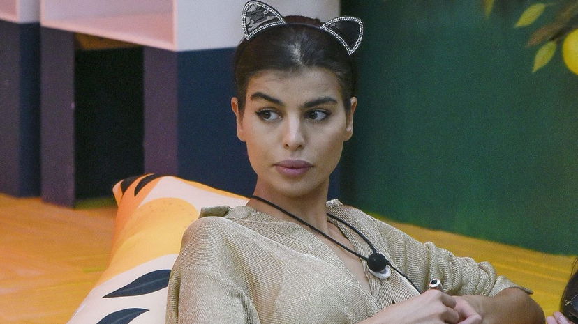 “Cacciatela dal GF Vip!”, ex concorrenti contro Dana Saber: “E’ fuori di testa” preview