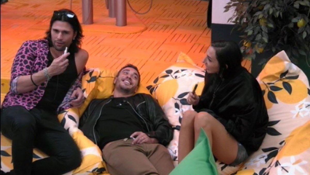 Aria di triangolo al GF Vip? Giaele vicina ad Onestini mette da parte Antonino: la confidenza a Micol – VIDEO article-post