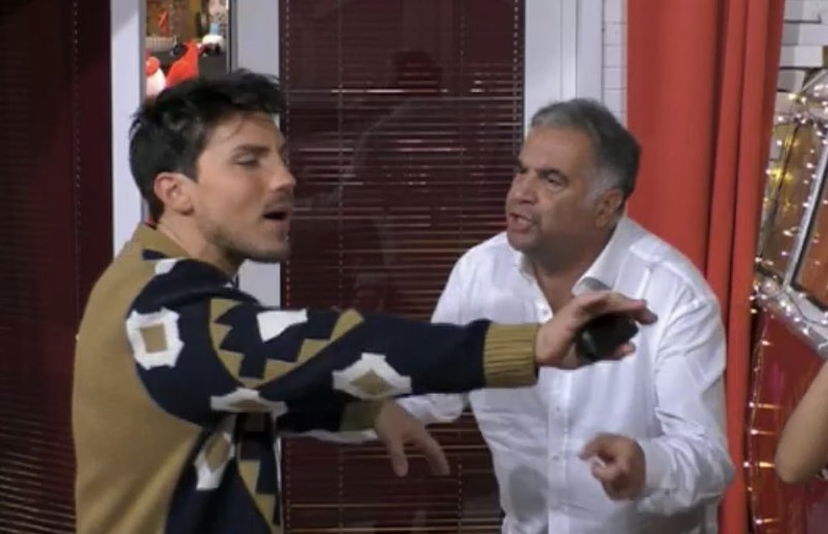 Charlie strattona Daniele e si toglie il microfono: caos nella notte al GF Vip – VIDEO preview