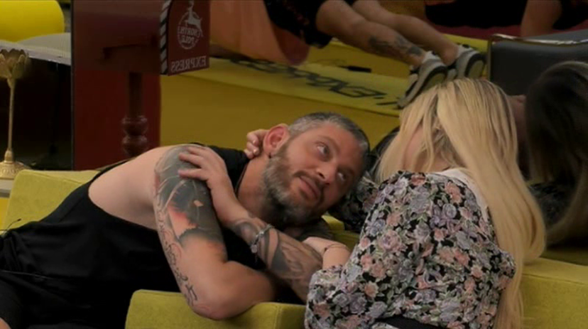 “Edoardo mai visto così preso”, Guendalina Tavassi commenta l’atteggiamento del fratello: cosa dovrebbe fare Micol preview