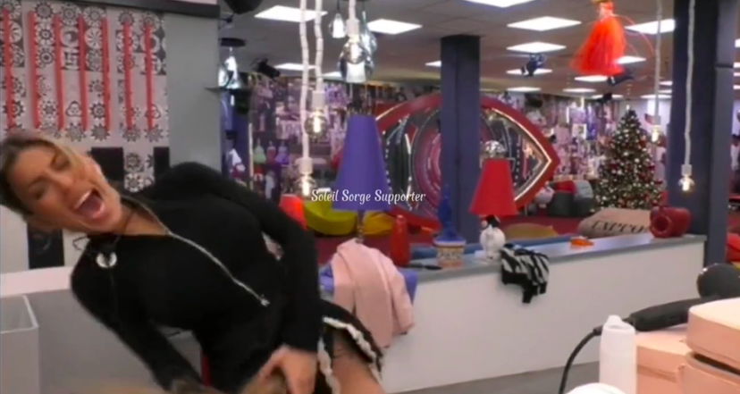 Perché Oriana ha la coscia bendata? Brutto incidente al GF Vip: ecco cosa le è successo – VIDEO preview