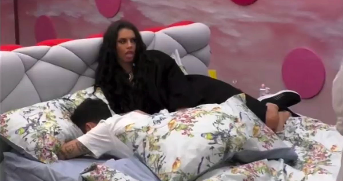 Antonella sbrocca contro Edoardo e fa le smorfie alle sue spalle: “Sei infantile, ti hanno insegnato l’educazione?” – VIDEO article-post