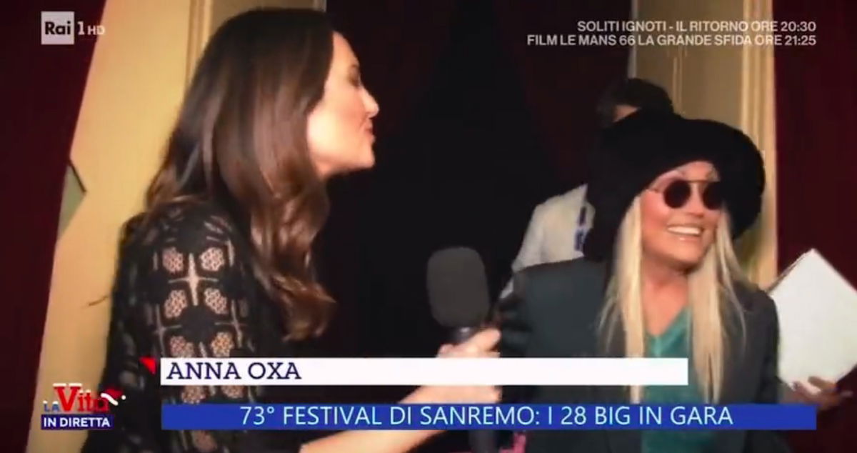 Sanremo 2023, Anna Oxa snobba l’intervista della moglie di Amadeus: il suo staff interviene article-post