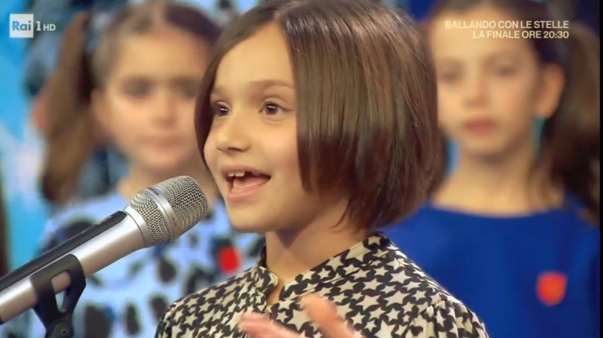 La figlia di una ex cantante di Amici partecipa allo Zecchino d’Oro: ecco di chi si tratta – VIDEO article-post