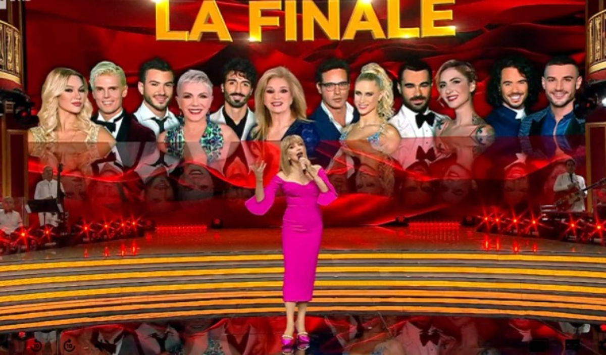 “Vincitore Ballando con le Stelle deciso dal pubblico”, Selvaggia Lucarelli sbugiarda Carolyn Smith: “E’ falso” article-post