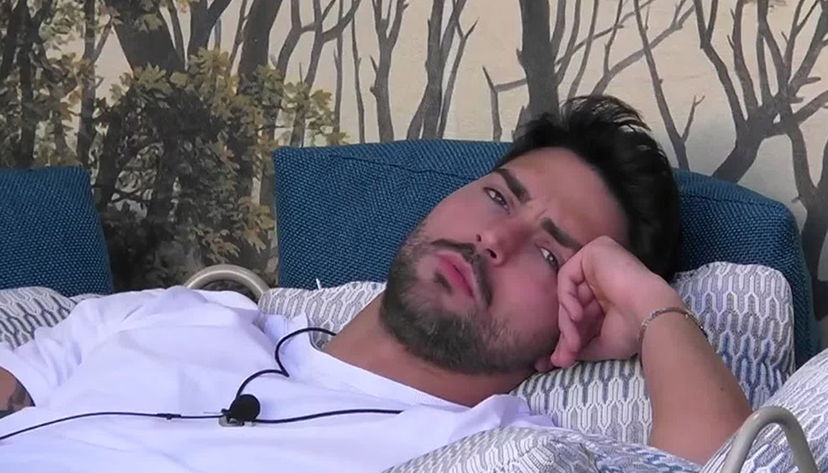 Davide Donadei, nuove voci di tradimento: lui sentenzia sugli Incorvassi ma una segnalazione lo mette nei guai preview