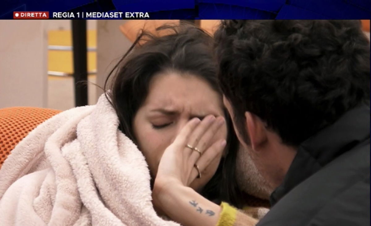 “Sei una persona cattiva, non mi ami!”, Antonella piange in piena notte, Donnamaria sconvolto: “Il problema è che mi sono scopat* Micol? Vai da Antonino!” – VIDEO article-post