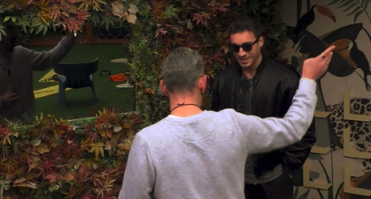 “La gente fuori lo sa”, lo spiffero di Antonino: Tavassi lo mette all’angolo e la regia del GF Vip censura – VIDEO article-post