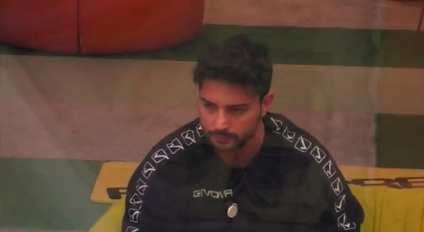 Davide Donadei infrange (ancora) il regolamento del Grande Fratello Vip: cosa ha svelato, c’entra Sanremo 2023 preview