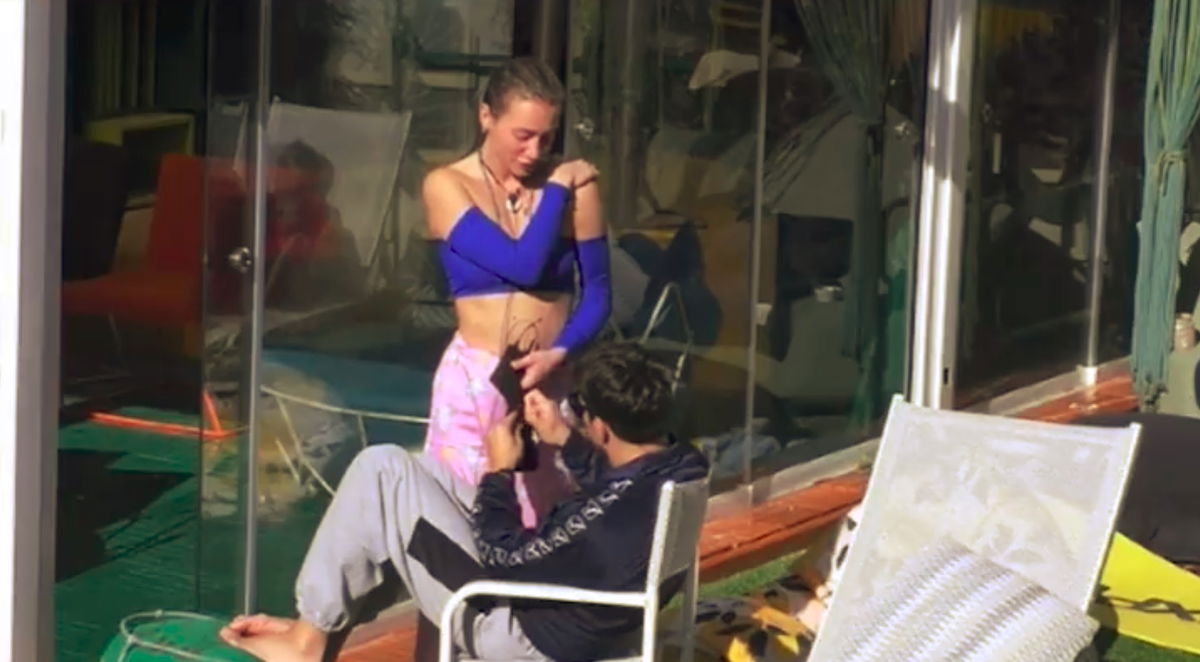 “Stai attento ad Oriana”, Nikita preoccupata per Daniele al GF Vip – VIDEO article-post