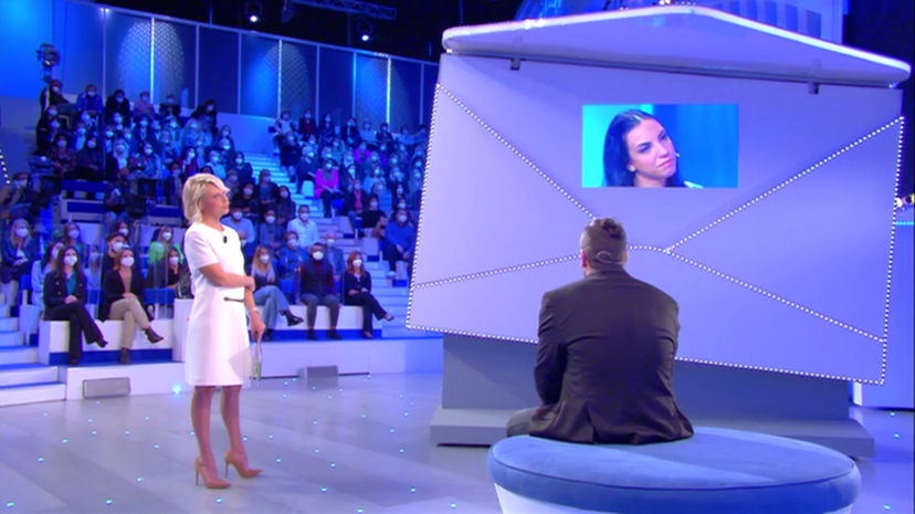 Valentina e Stefano a C’è posta per te, lui tradito non perdona: “Serpe, vengo con te per sfogo”, poi apre la busta preview