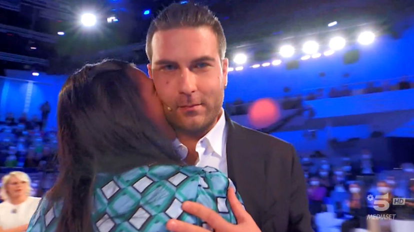 Valentina e Stefano, dopo la storia a C’è posta per te interviene il Telefono Rosa preview