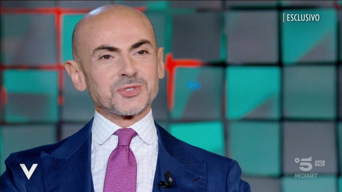 Enzo Miccio mostra i muscoli: l’incredibile trasformazione fisica sconvolge il web (e non mancano i meme) article-post