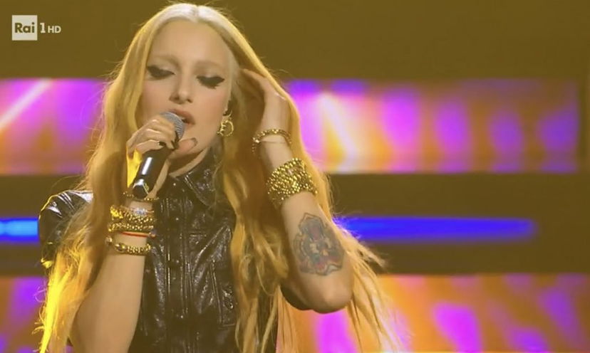 Perché Levante ha i capelli biondi e le sopracciglia decolorate? Ecco il motivo del cambio look preview