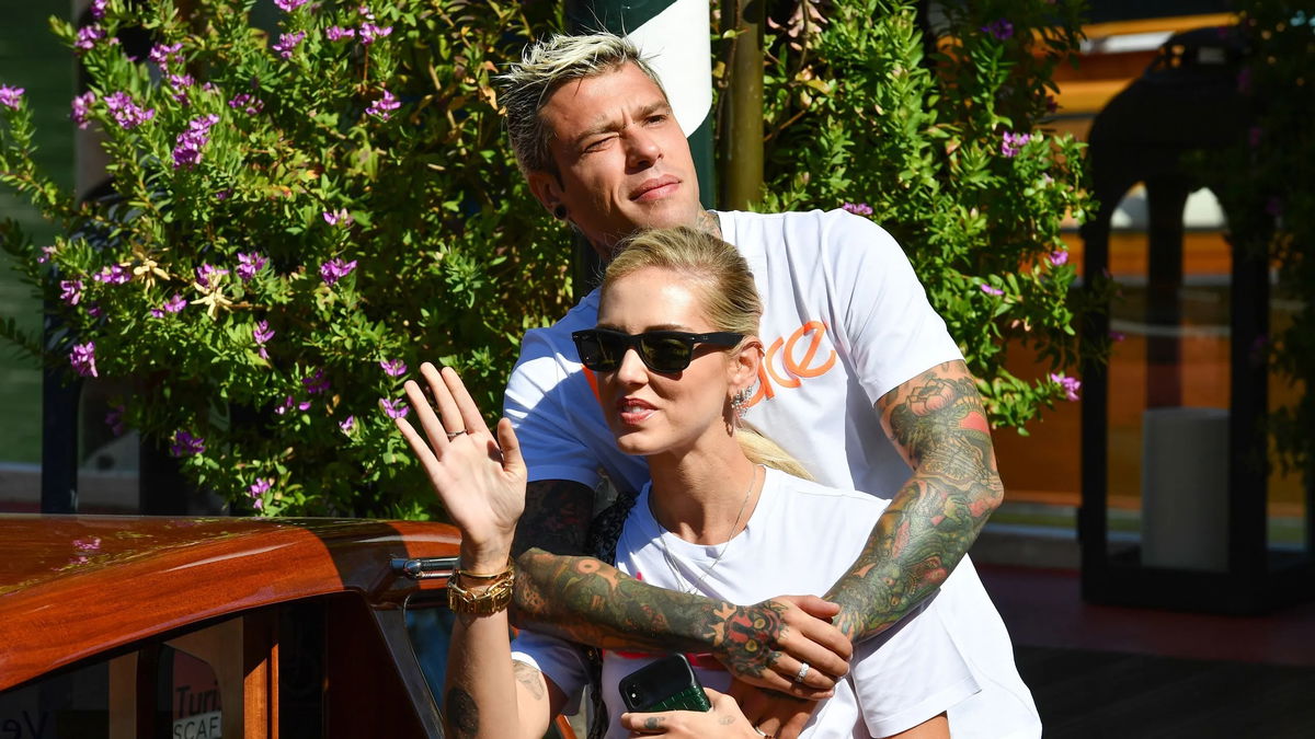 Fedez e Chiara sono in crisi, la richiesta a Prime: The Ferragnez slitta a settembre? Il retroscena bomba article-post
