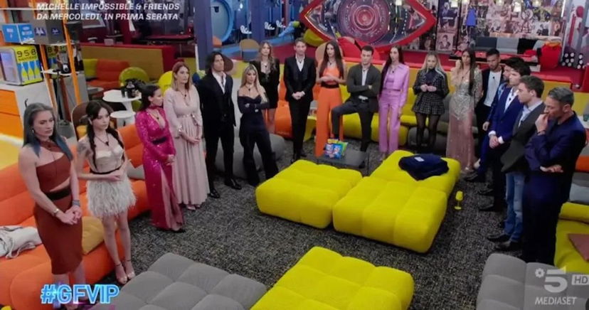 Ex Vippone minacciato di morte interviene: “Intaccata la salute mentale di mia madre, basta” preview