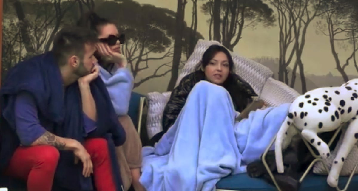 Urla fuori dal GF Vip contro Antonella Fiordelisi: “Fai schifo”, Martina interviene – VIDEO article-post