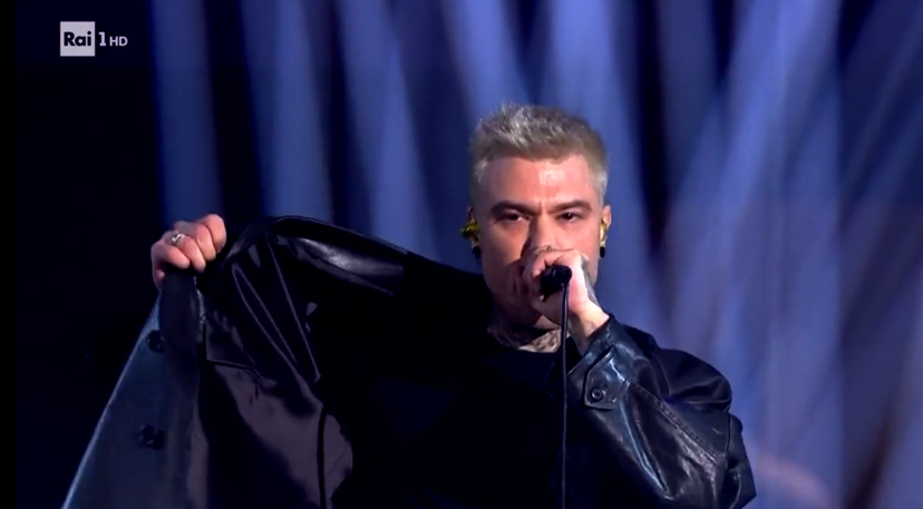 Fedez, testo non autorizzato a Sanremo 2023 e la foto di Bignami, tutti gli attacchi (ma c’è chi si aspettava delle scuse) preview