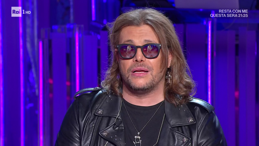 “Gianluca Grignani perde sangue dal naso?”, paura durante Domenica In: le reazioni social preview