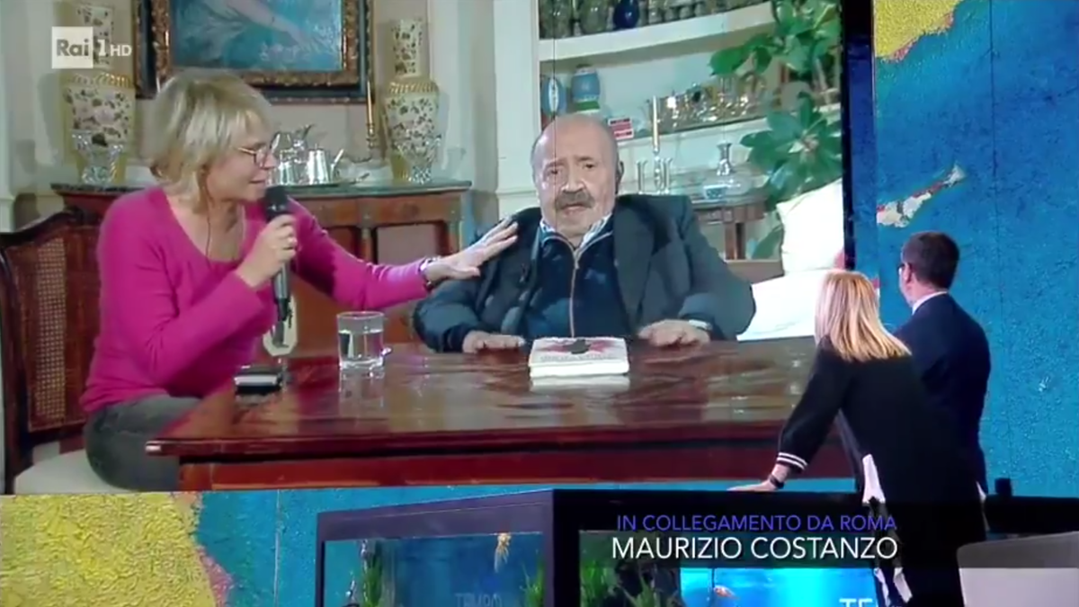 Com’è morto Maurizio Costanzo, le cause: “Ricoverato da un mese, l’ultimo saluto con Maria De Filippi” article-post