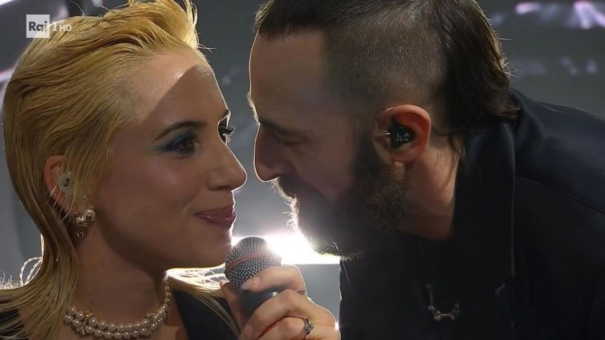Coma Cose si sposano: “Sarà punk!”, proposta di matrimonio sul palco di Sanremo 2023? La replica article-post