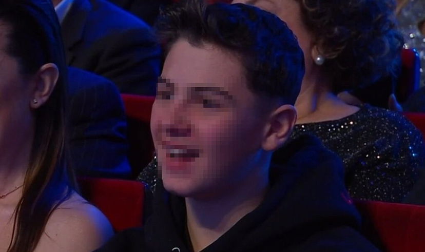 Josè, il figlio di Amadeus è già una star: tutti pazzi per il suo mood a Sanremo 2023, standing ovation per Mengoni preview