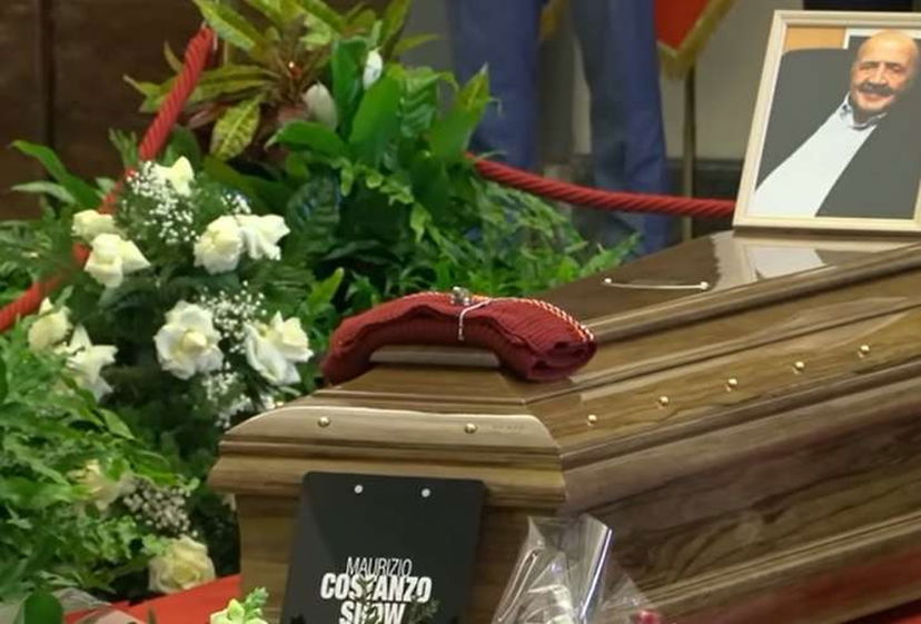 I funerali di Maurizio Costanzo oggi: dove seguirli in diretta tv e streaming e perché non ci sarà Marta Flavi preview