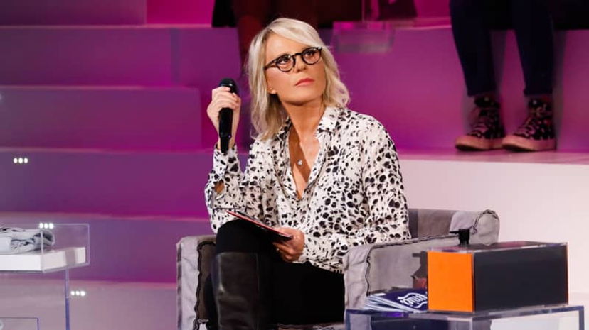 Amici 22, registrazione: Maria De Filippi torna dopo la morte di Costanzo, la richiesta al pubblico in studio preview