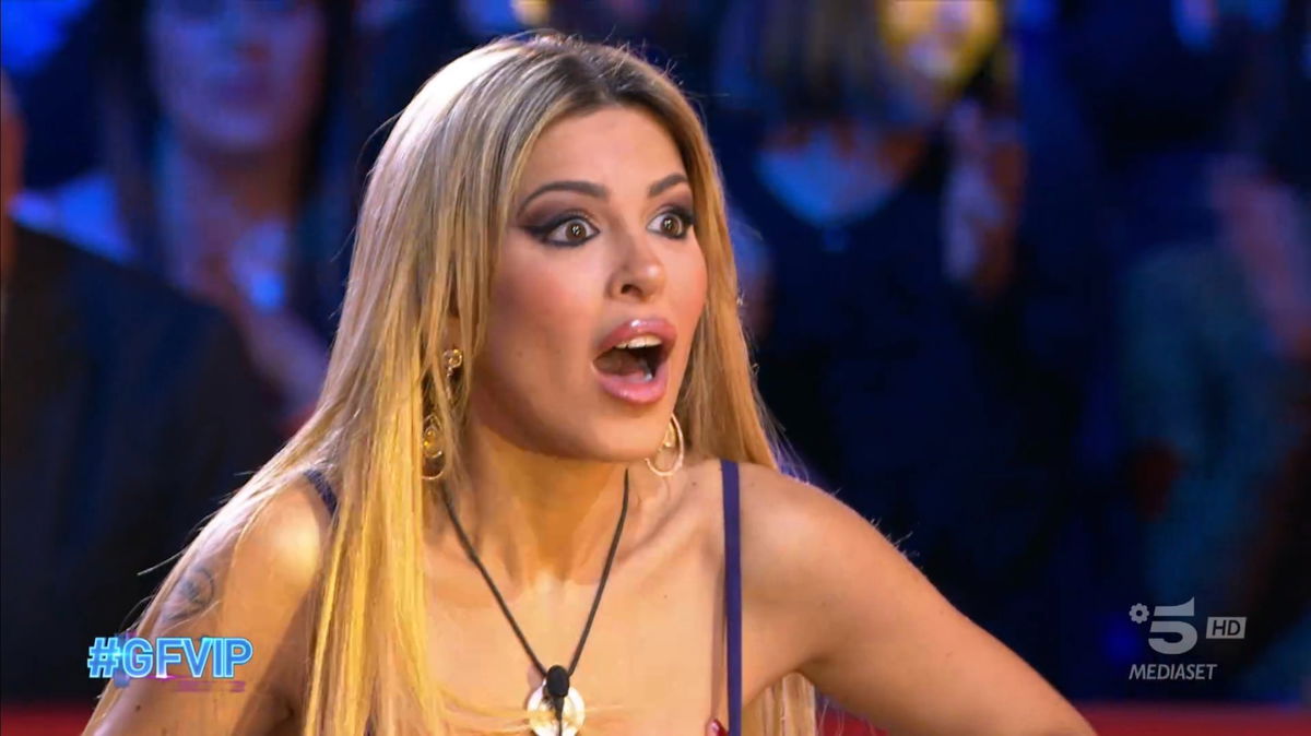 Il Grande Fratello Vip trasloca? Lo “sfratto” e la proroga: ecco cosa sta succedendo article-post