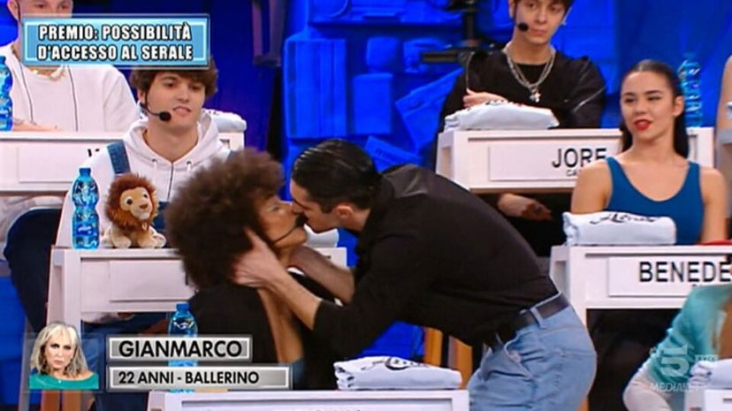 Coppie al Serale di Amici 22, chi è fidanzato? Gli amori nati nella Scuola di Maria De Filippi preview